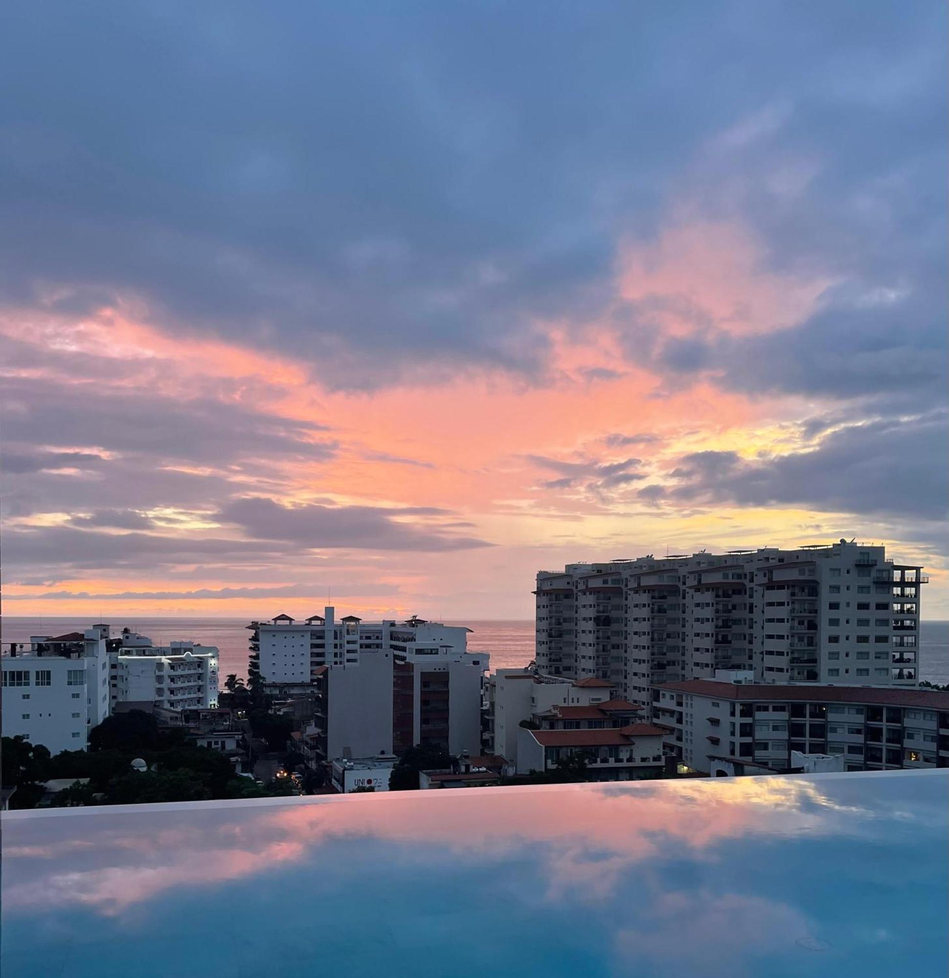 Prime 2br Condo, Rooftop Pool And Gym *