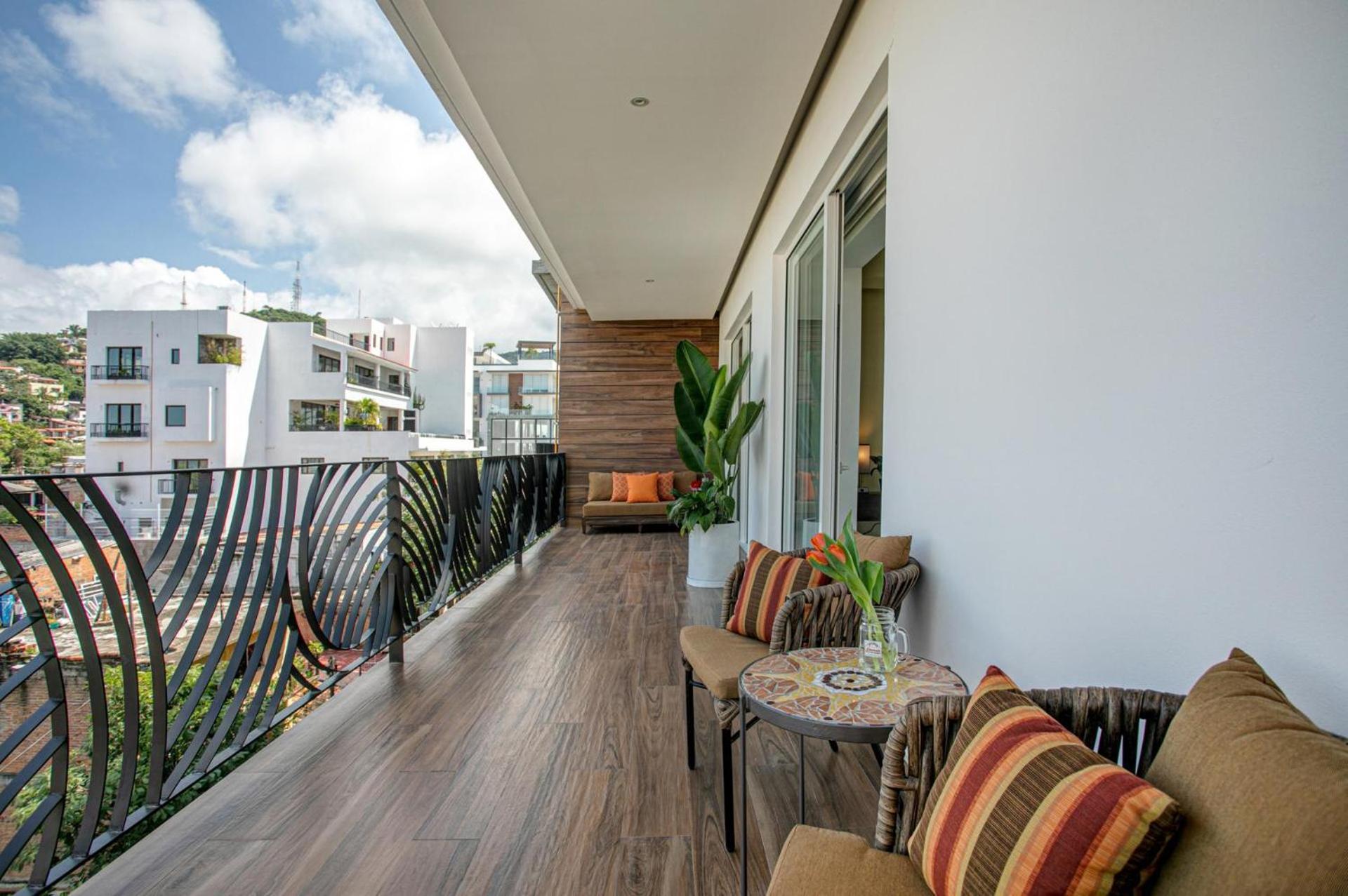 Prime 2br Condo, Rooftop Pool And Gym Holiday home Puerto Vallarta