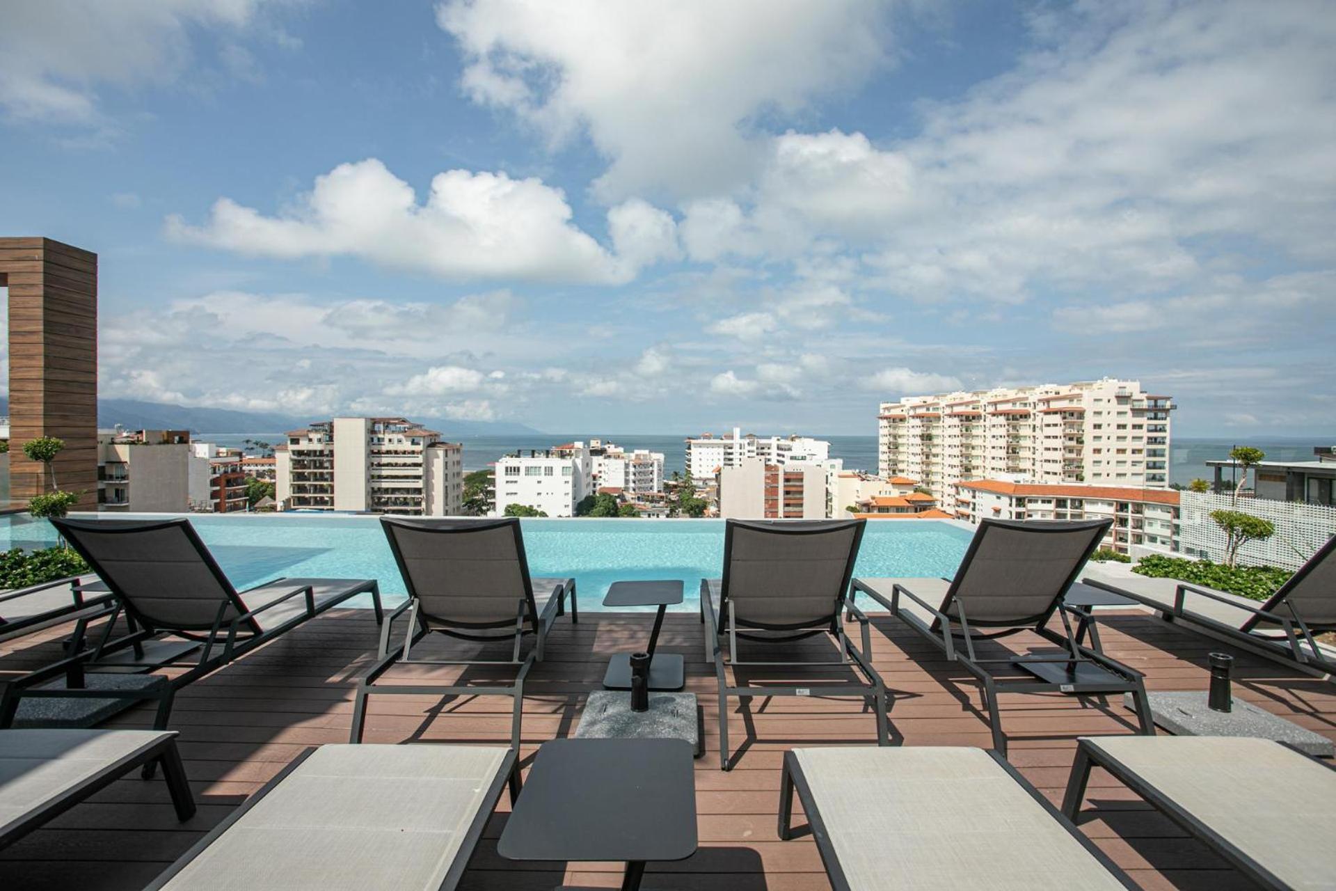 Prime 2br Condo, Rooftop Pool And Gym Holiday home