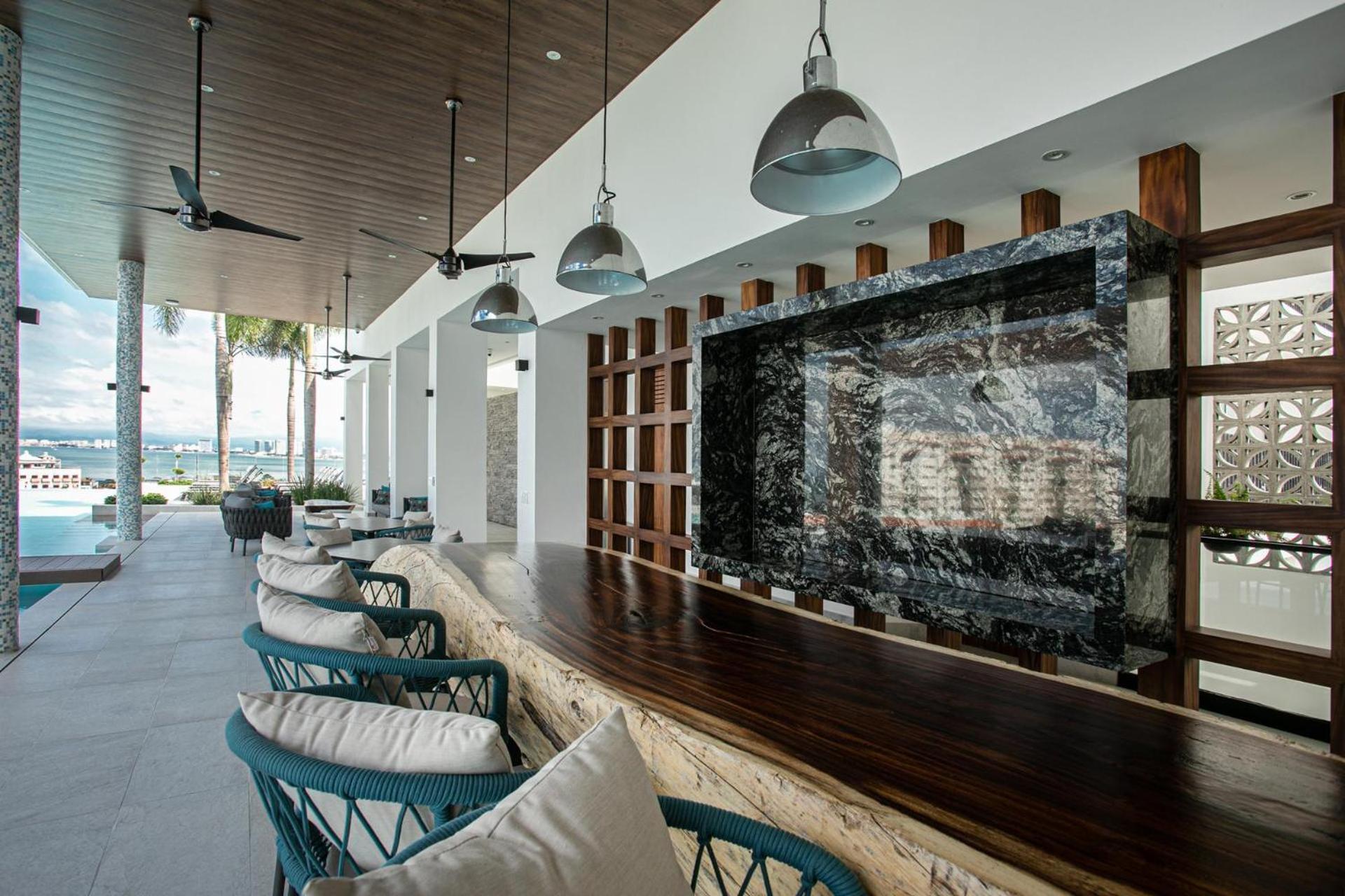 Holiday home Prime 2br Condo, Rooftop Pool And Gym