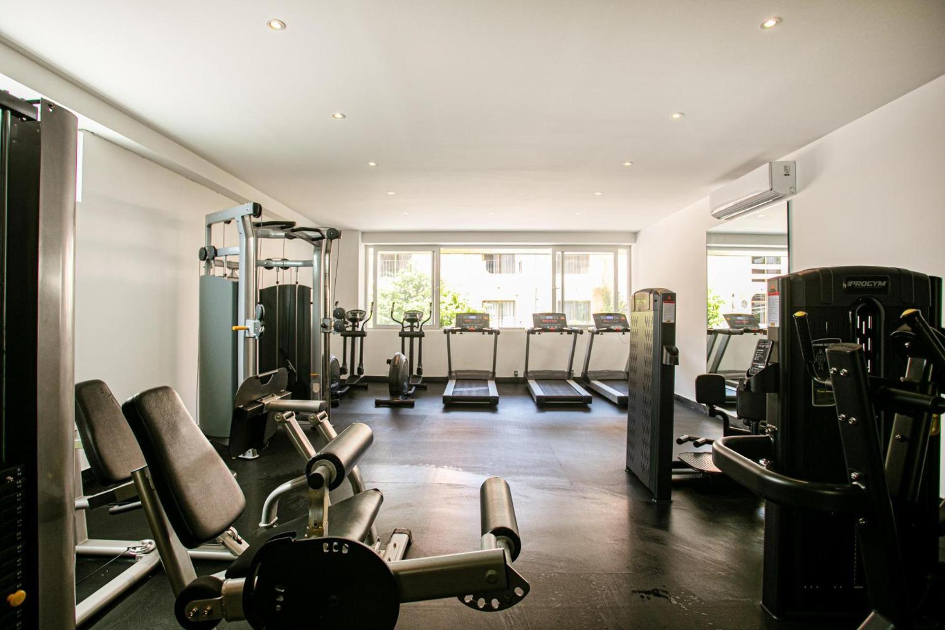 Holiday home Prime 2br Condo, Rooftop Pool And Gym