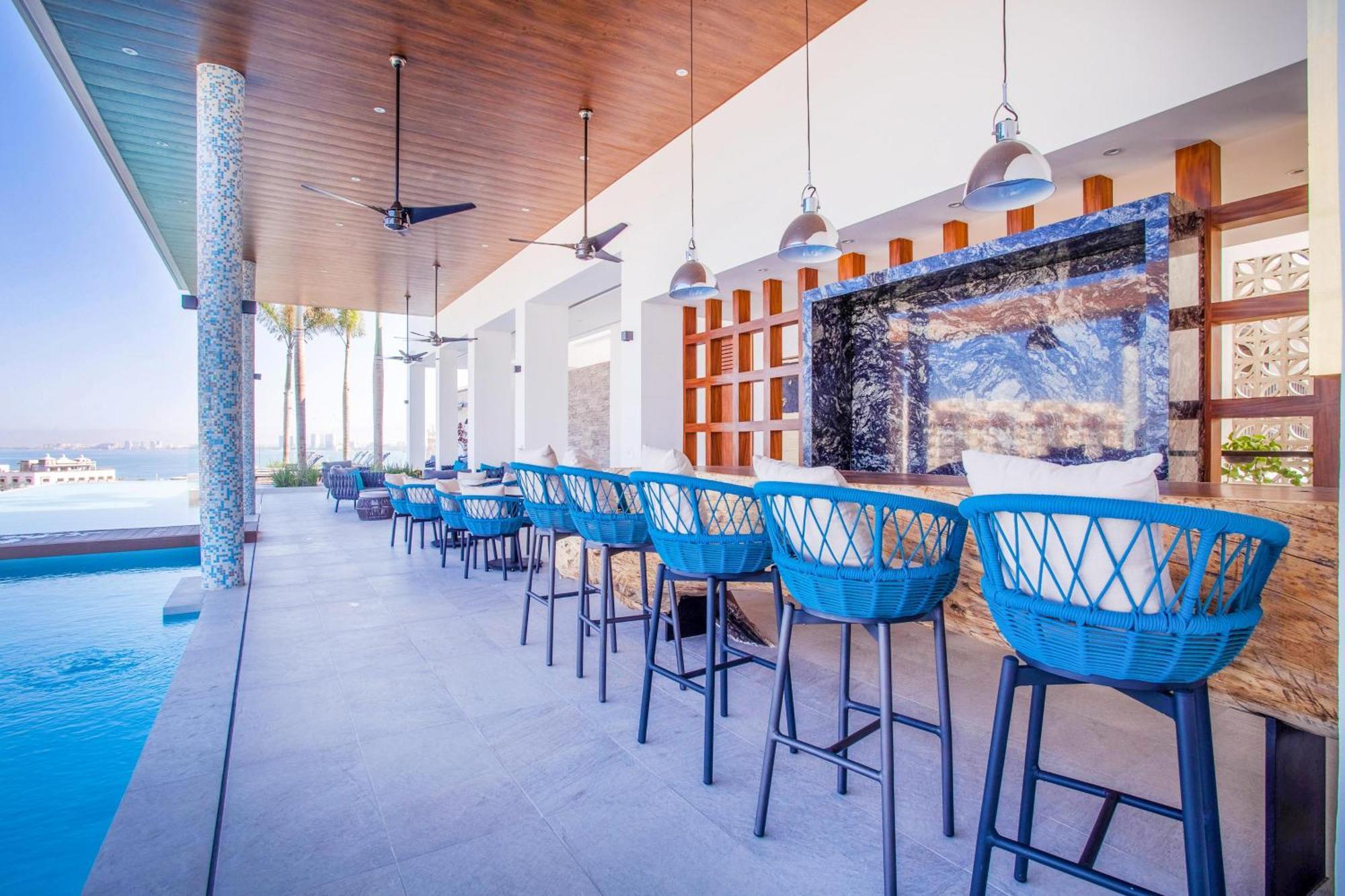 Holiday home Prime 2br Condo, Rooftop Pool And Gym *
