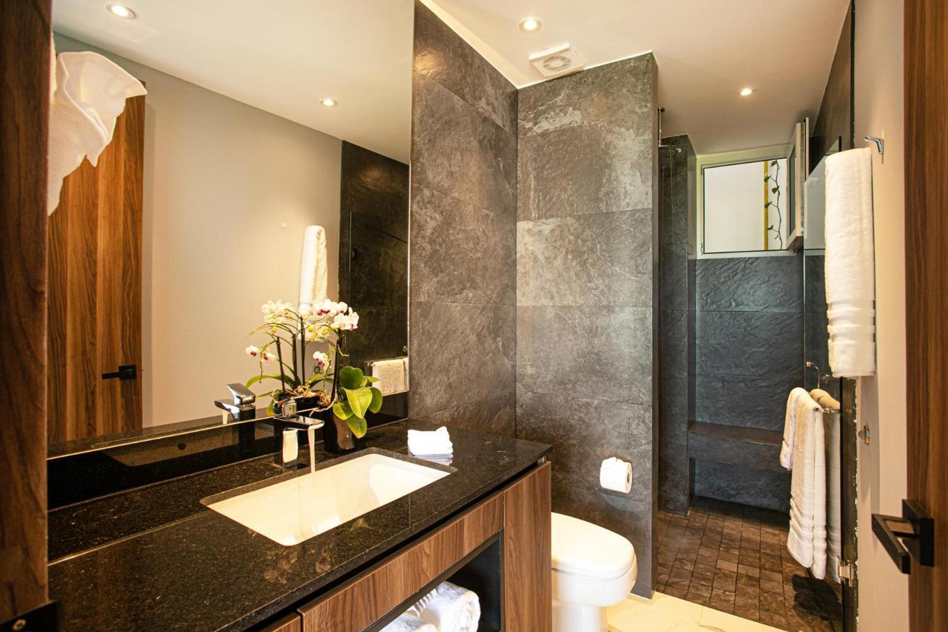 Prime 2br Condo, Rooftop Pool And Gym Puerto Vallarta
